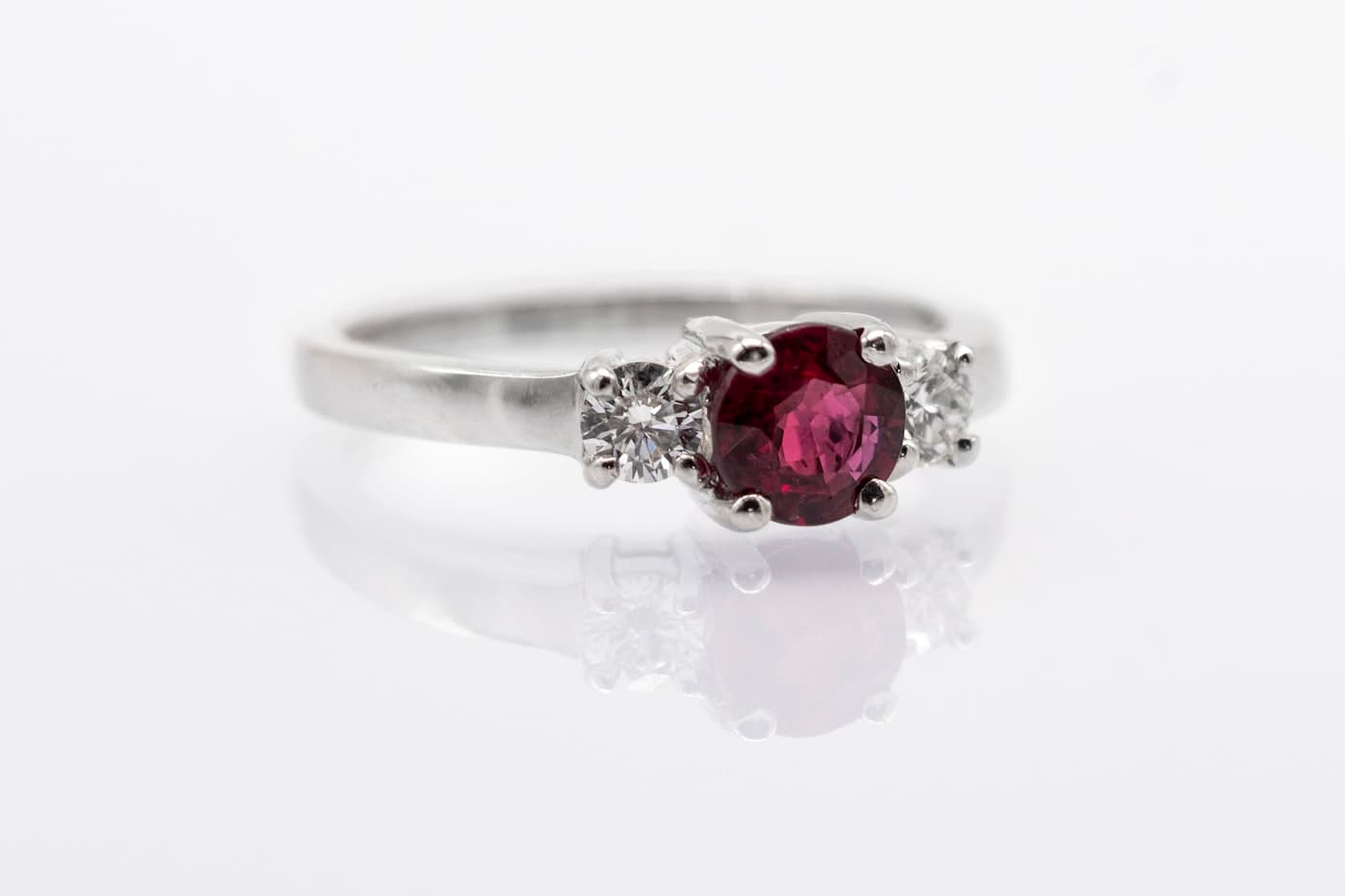 Spinel vs Cubic Zirconia: How to Tell (2026)